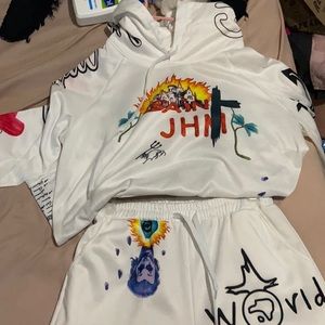 I’m a selling a jogging suit